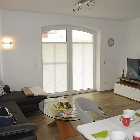 Leo Apartment
